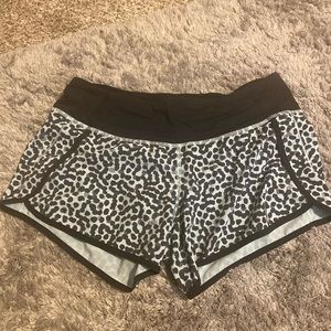 lululemon shorts size 6